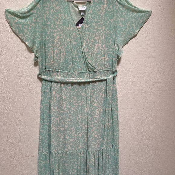 Ava & Viv Green Floral Dress - Picture 2 of 3